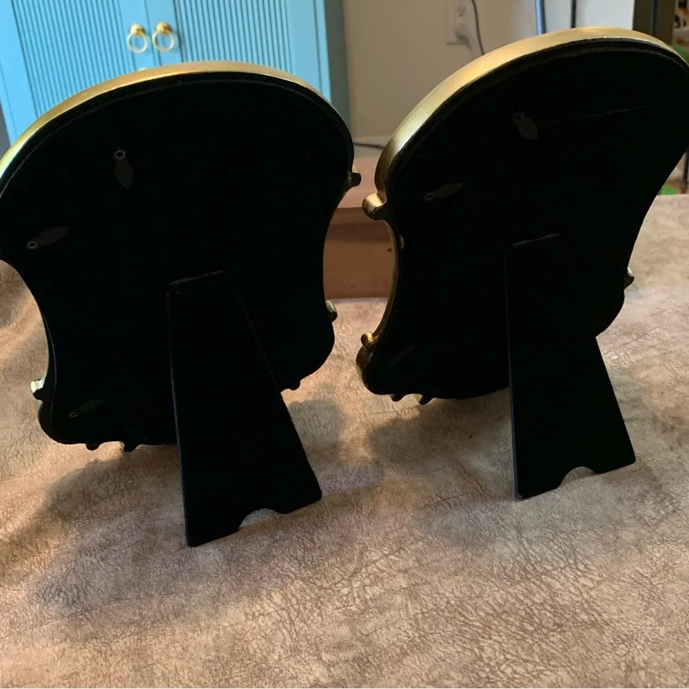 2 Picture Frames